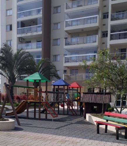 Ap 3 qtos 2vg gar cob Twice Guaruja – khách sạn tại Praia do Tombo