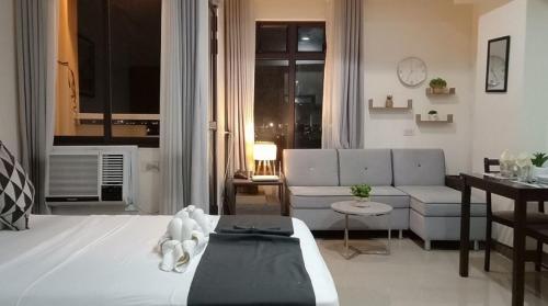 Mabolo Garden by Rhen Free Pool Gym near Mall