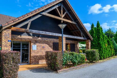 Comfort Hotel Evreux - image 9