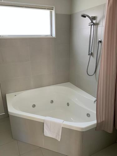 サレルノ モーテル アパートメンツ