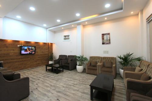 Shared lounge/TV area, شقق منازل القصواء للشقق المخدومة إقتصادي in An Naziyah