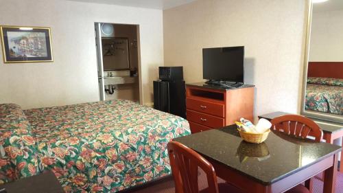 Atrium Inn & Suites