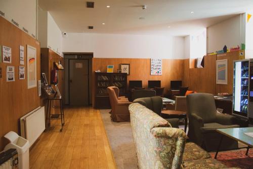 A Room In The City - image 11