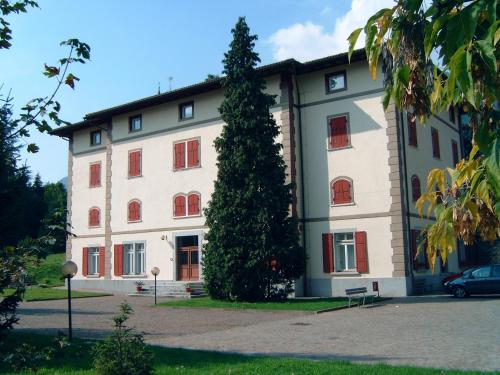 Hotel Villa Flora, Rundscheinberg bei Cinte Tesino