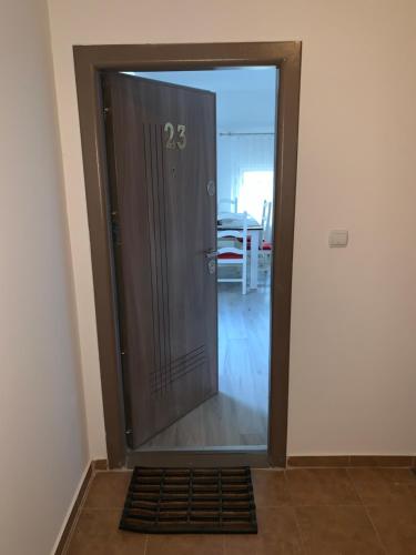 Apartament 23