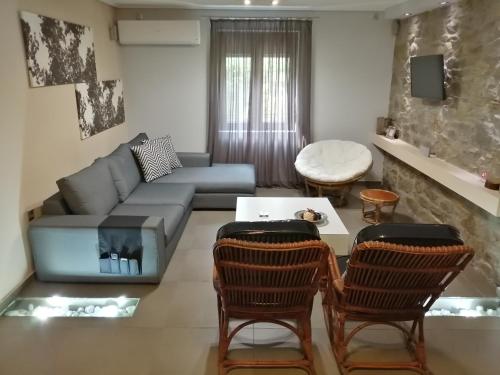  Modern Residence in the Center of Trikala in Tríkala
