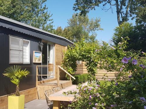  Zeeuwse Landhoeve Chalet in Brouwershaven
