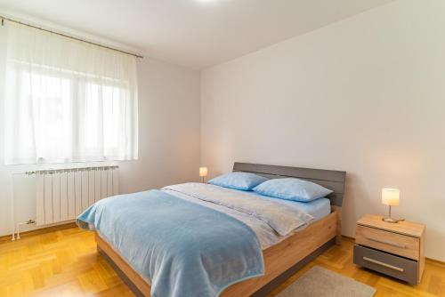 Big 4 bedroom apartment with private parking