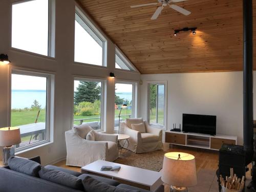 Private Waterfront Luxury on the Bras D'Or Lake - Chalet - Sydney Forks