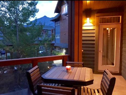Luxurious Two Bedroom Condo in Canmore