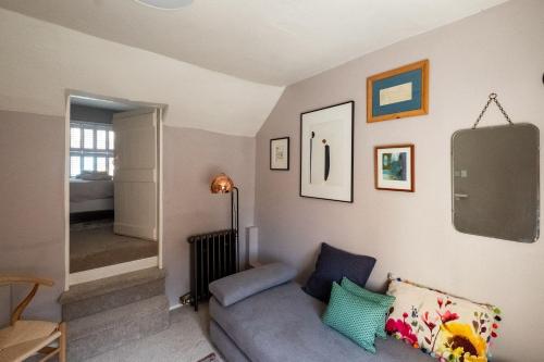 Bloom Cottage - image 2