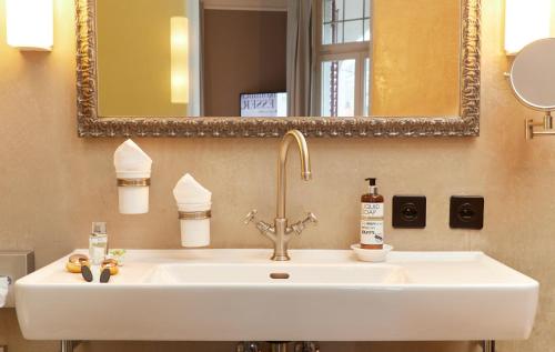 Blue City Boutique Hotel - image 6