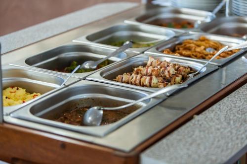 餐饮, Hotel Poienița (Hotel Poienita) in 贝勒弗里克斯