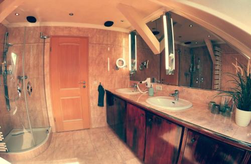 ห้องน้ำ, Purer Luxus in Zwickau Planitz - Exklusive Ferienwohnung fur bis zu 10 Personen! in ซวิกเคา