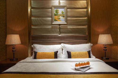 Deluxe Double or Twin Room image 2