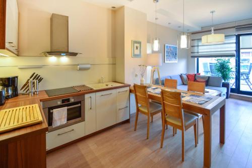 Apartment with Partial Sea View room in Apartamenty Na Wyspie - Baltic Molo - Parking