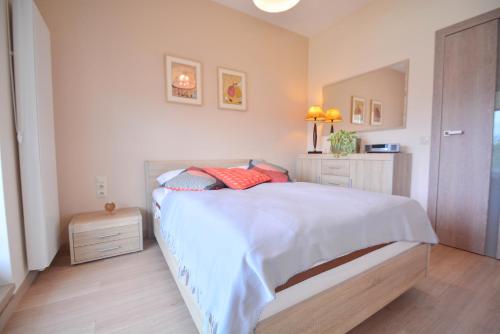 Apartment with Partial Sea View image 5