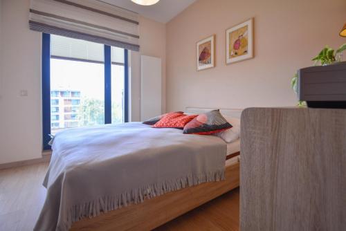 Apartment with Partial Sea View image 6