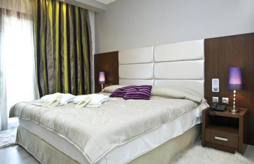 Hotel Konaki Hotel Konaki is conveniently located in the popular Nea Moudania area. Featuring a complete list of amenities, guests will find their stay at the property a comfortable one. To be found at the hotel a