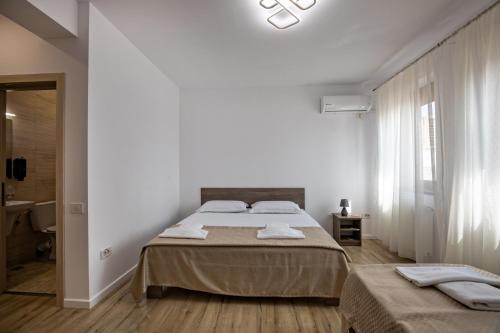 Airport House - image 7