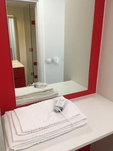 Bathroom, Twenty's Business Flats Croizat in Villejuif