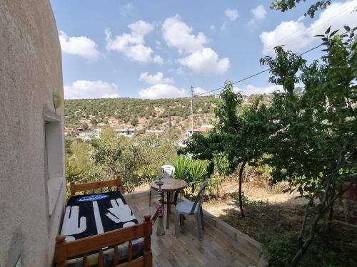 Erkély/terasz, 120 négyzetméteres, 1 hálószobás Ház 2 fürdőszobával Ajloun területén (Ajloun Mihna Guest House) in Ajloun