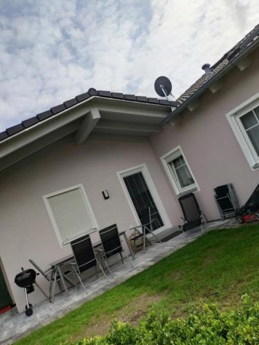 Haus Bruckelsee 10.1km von Stulln entfernt