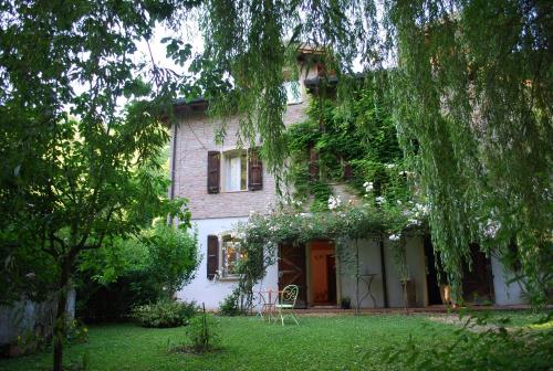  La Casa Nel Verde, Pension in Monte San Pietro bei Castello di Serravalle