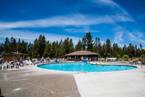 Bend-Sunriver Camping Resort 24 ft. Yurt 9