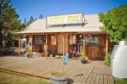 Bend-Sunriver Camping Resort Studio Cabin 6