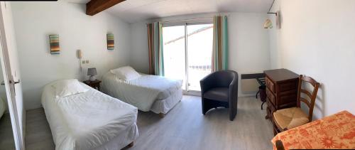 2 twin beds