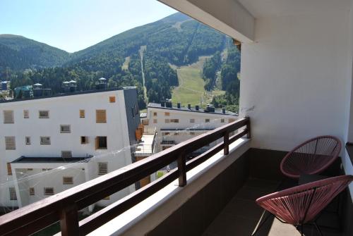 Apartment with Mountain View