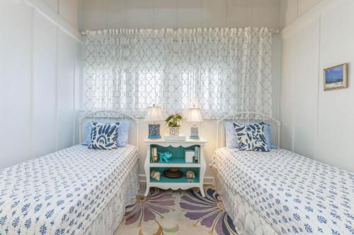 Kapaa Shore Resort #327 Oceanfront - image 2