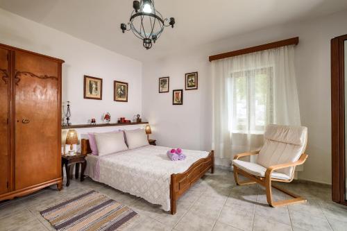  Traditional Cretan House in Platanos Village near Falassarna in Plátanos