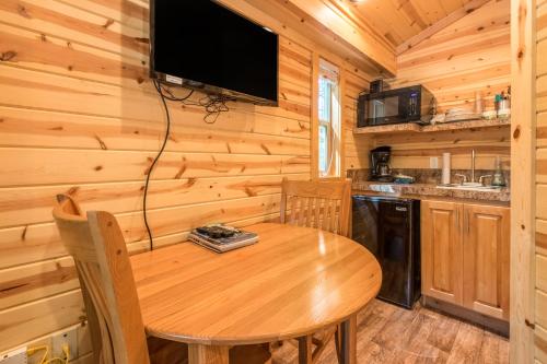 Mount Hood Village Deluxe Cabin 5 - main image