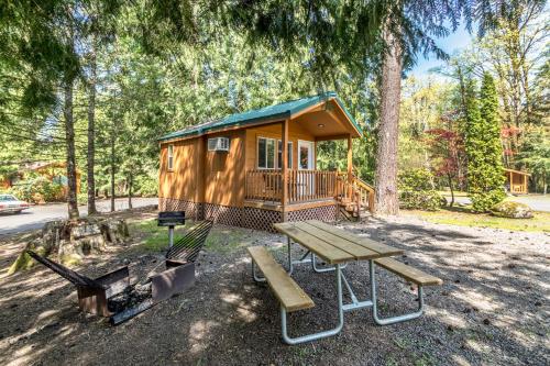 . Mount Hood Village Deluxe Cabin 5