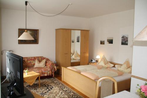 Gastehaus Kirchlay 212m von Leinpfad entfernt