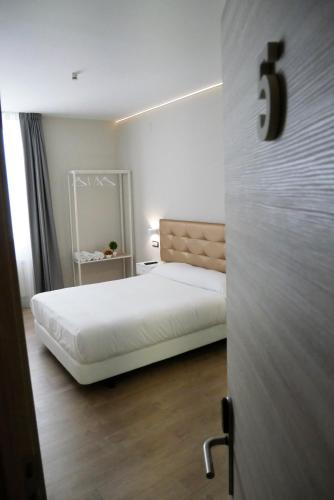 ART BURGOS - image 8