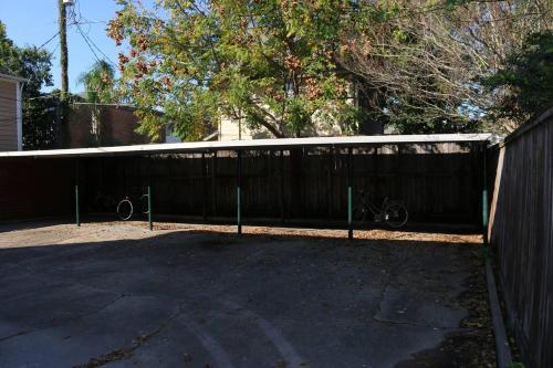 Casa Montrose 1BR w/Park Coffee and Netflix - image 2