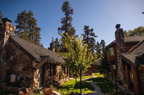 Embers Lodge & Cabins Big Bear Lake