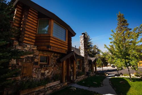 Embers Lodge & Cabins