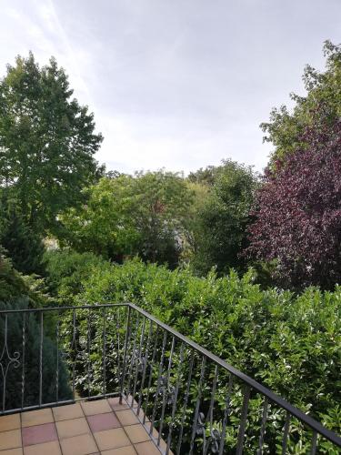 Domizil & Dummer 6.1km von Wetscher Bruch entfernt