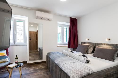 Apinelo Port Rooms - image 2