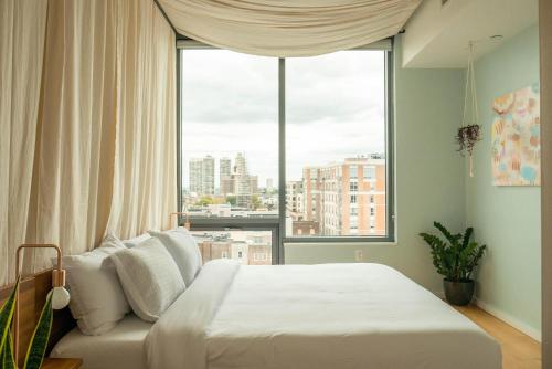 Designer Spacious 1BD in Historic District - image 9