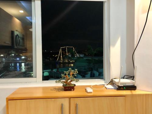 Studio Apartment with Sea View image 8