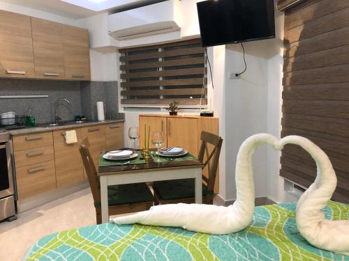 Studio Apartment with Sea View image 4