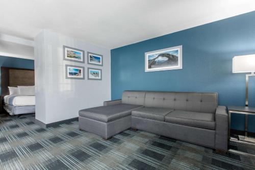 King Suite with Sofa Bed - Non-Smoking