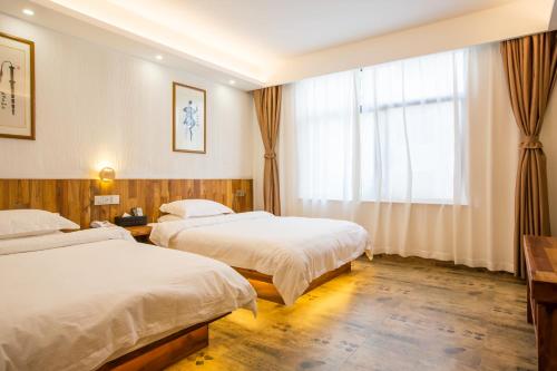 Floral Shuimoxuan Culture Theme Boutique Hotel Ideally located in the Tangkou Zhen area, Mount Huang Shuimoxuan Hotel promises a relaxing and wonderful visit. The property offers guests a range of services and amenities designed to provide comfort