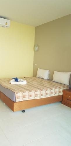 room detail thumbnail 2