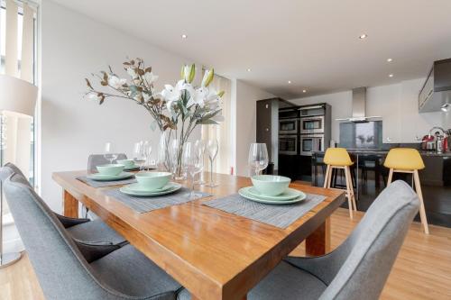 EXCEL LONDON MAJESTIC APARTMENT - main image